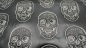 Preview: Kunstleder mit Totenkopf Totenköpfen in Bronze bronze Skulls schwarz, silber, weiß, glänzend, matt, Kunstleder mit Totenkopf Meterware Totenkopfstoff Bezugsstoff Möbelbezugsstoff mit Totenköpfen - Stoff mit Totenkopf