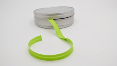 hellgrünes Schrägband Einfassband in Apfelgrün Schrägbänder Band zum Einfassen einfassen umsäumen Maskenschrägband