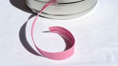 altrosafarbenes Schrägband Einfassband in Altrosa Schrägbänder Band zum Einfassen einfassen umsäumen Maskenschrägband