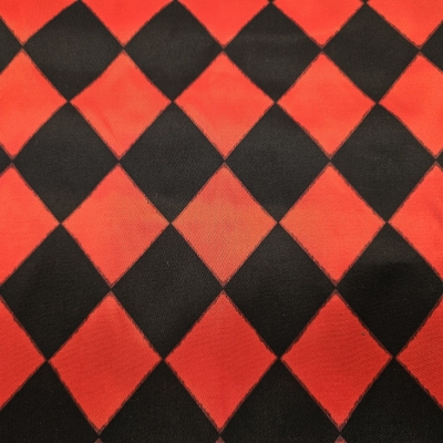Raute schwarz-rot Satinstoff glänzend Raute schwarz-rot mit Druckfehler 1.B Ware