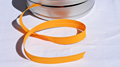orangegelbes Schrägband Einfassband in Gelb-Orange Schrägbänder Band zum Einfassen einfassen umsäumen Maskenschrägband