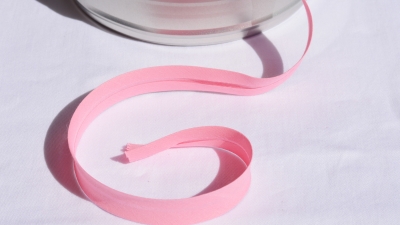 arosafarbenes Schrägband Einfassband in Rosa Schrägbänder Band zum Einfassen einfassen umsäumen Maskenschrägband