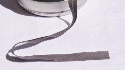 dunkelgraues Schrägband Einfassband in Dunkelgrau  Schrägbänder Band zum Einfassen einfassen umsäumen Maskenschrägband