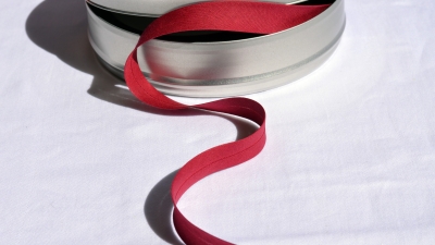 bordeauxrotes Schrägband Einfassband in Bordeaux Schrägbänder Band zum Einfassen einfassen umsäumen Maskenschrägband