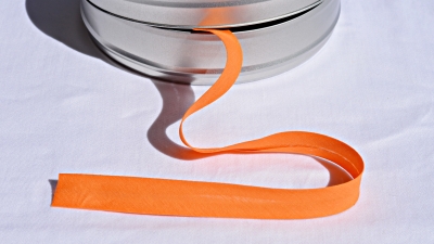 orangenes Schrägband Einfassband in Orange Schrägbänder Band zum Einfassen einfassen umsäumen Maskenschrägband