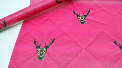 pinker Hirsch beschichteter Stoff mit Oskar Hirschstoff mit Beschichtung  PVC beschichtete Baumwolle Baumwollstoff abwischbar  Dekostoff Oskar Hirsch mit Brille abwaschbar nähen  selber machen DIY