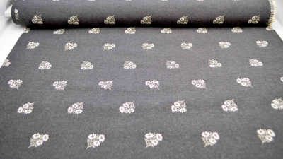 grauer Landhausstil Edelweiß anthrazit Stoff mit Edelweiss  Jacquard Jacquardstoff im Landhaus Hirschstoff Stoff mit Hirschen Landhausstoff mit Edelweiß Hirschen