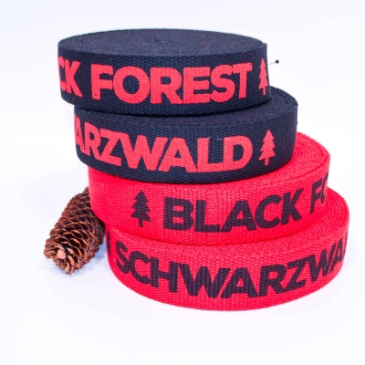 Schwarzwald Gurtband rot rotes Gurtband mit Schwarzwald Schriftzug Schwarzwald Gurtband Gurtbänder Schwarzwald rot schwarz  40 mm Gurtbänder Schwarzwald rot schwarz schwarz Gurtband Black Forest in 38 mm Taschen Taschengurtband Schwarzwald Black Forest