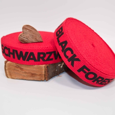 Schwarzwald Gurtband rot rotes Gurtband mit Schwarzwald Schriftzug Schwarzwald Gurtband Gurtbänder Schwarzwald rot schwarz  40 mm Gurtbänder Schwarzwald rot schwarz schwarz Gurtband Black Forest in 38 mm Taschen Taschengurtband Schwarzwald Black Forest