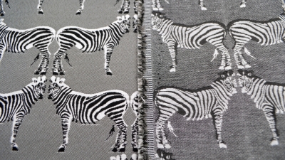 Globalhome 0875-Joy Zebra Jacquard Baumwoll Jacquard Zebra Zebrastoff Stoff mit Zebras Zebrapärchen Zebrapaar schwarz-weiße Zebras Dekostoff Jacquard Jaquard gewebt