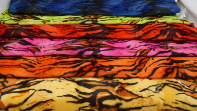 rosarote Panther rosarote Panter rosa  pinktes Fellimitat Tiger Tigerkunstfell Kunstfell Tigerstreifen Fellstoff mit Tigermuster gelb orange pink rot grün blau