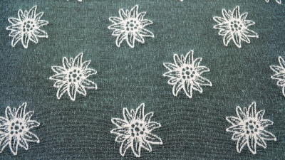 Landhausstil Edelweiß Stoff mit Edelweiss  Jacquard Jacquardstoff im Landhaus Hirschstoff Stoff mit Hirschen Landhausstoff mit Edelweiß Hirschen