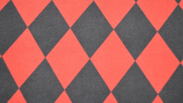 Rautenstoff - Stoff mit Rauten schwarz-rot - schwarz roter Rautenstoff - Rombo - Dominostoff, Fastnachsstoff, Faschingstoff, Karnevalstoff