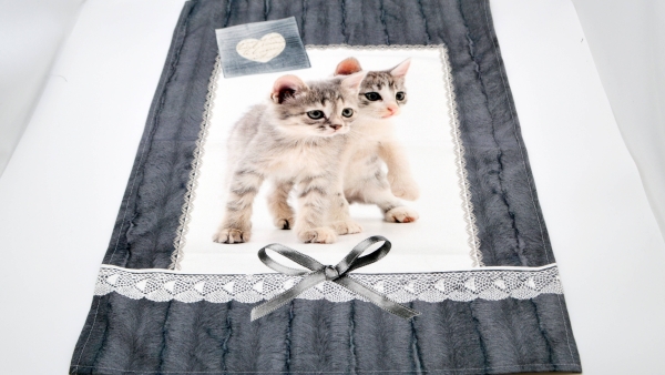 0698 - Geschirrtuch Miezis Katzenpanel Katzenstoff Stoff mit Babykätzchen Babykatzen Schürzenstoff Geschirrtuch Panel zum Kochen Köche Koch Köchinnen Kochschürze Küchen Panele Geschirrtuch DIY Geschirrtücher selber nähen Geschirrpanel mit Tierportraits Pa