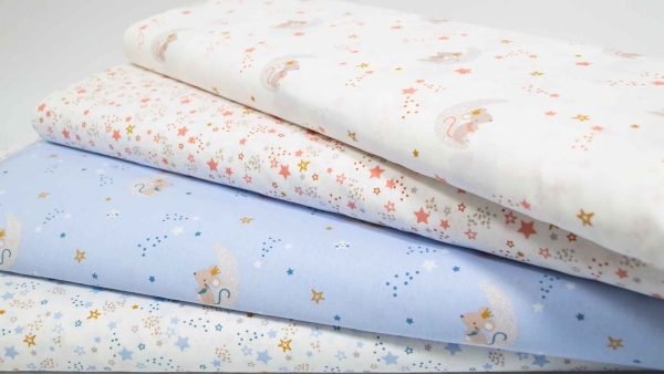 1138 Domotex Lena Maus GOTS hellblau babyblau pastellblau Biostoff Babystoff mit Maus Mäuse Mäuseprinzessin Mond Sterne weiß Biobaumwolle Kinderstoff mit Maus Mäuschen  Baumwolle hellblau babyblau pastellblau