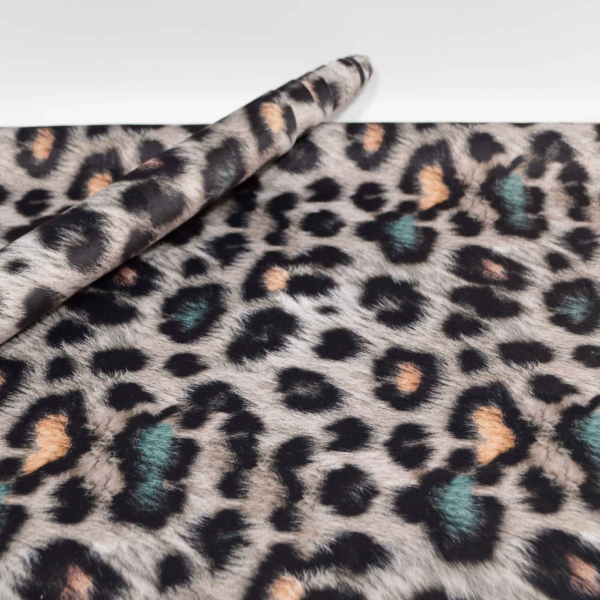 Leo Camerun grau  Leopard Leos Fellimitat Fellstoff Leoparden Fell Leo Leos kurzflorig samtig weich Polstervelour Leopard