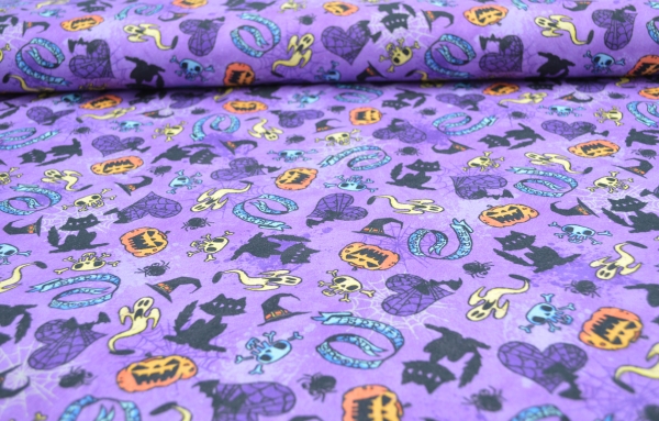 Halloweenstoff "Terrifying and Spooky" - lila Alptraum mit gruseligen Motiven