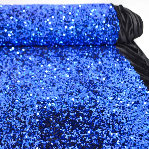 blaue Pailletten auf Pannesamt schwarz pailletten royalblau  Pannnesamt blau royalblau Pannesamt Pailletten royal royalblau pailletten Pannnesamt Pannesamt schwarz mit Royalblau Pailletten schwarzer Pannesamt Glitzerstoff Fastnachtsstoff Pailletten royal