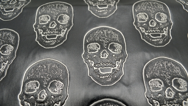 Kunstleder mit Totenkopf Totenköpfen in Bronze bronze Skulls schwarz, silber, weiß, glänzend, matt, Kunstleder mit Totenkopf Meterware Totenkopfstoff Bezugsstoff Möbelbezugsstoff mit Totenköpfen - Stoff mit Totenkopf