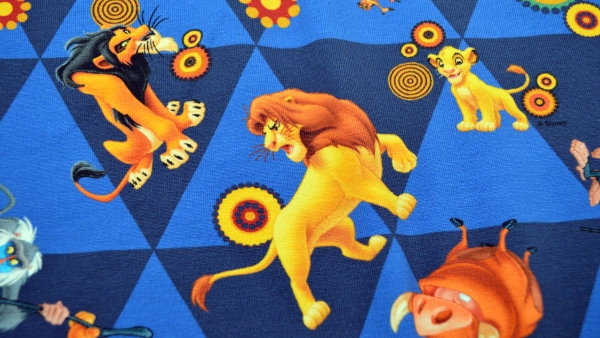 HN-133085.0001 König der Löwen Simba und Freunde  Lizensstoff Kinderjersey Lizenz  Simba und Mufasa König der Löwen Scar   Jersey  mit Simba König der Löwen   Kinderjersey mit Mufasa und Simba