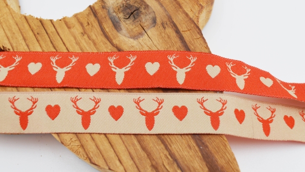 rot-beiges Webband mit Hirsch und Herz Landhaus rotes  Webband  Webband  mit Hirsch und Herz Herzwebband Schwarzwald Design Zierband  Band in beige  mit Herzen Trachtenband - Trachtenborte Schwarzwald  Webband mit Hirsch und Herz LandhausborteWebband Land